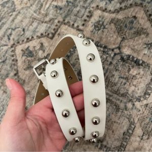 White Studded Belt: Edgy Elegance for Every Outfit 插图1