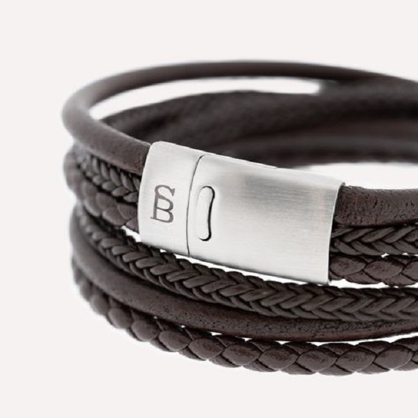 Create unique leather bracelets 