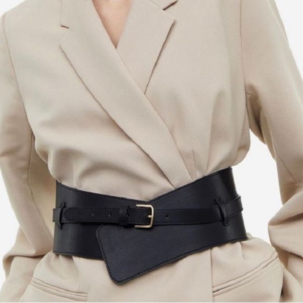 Learn why wearing a belt with a dress