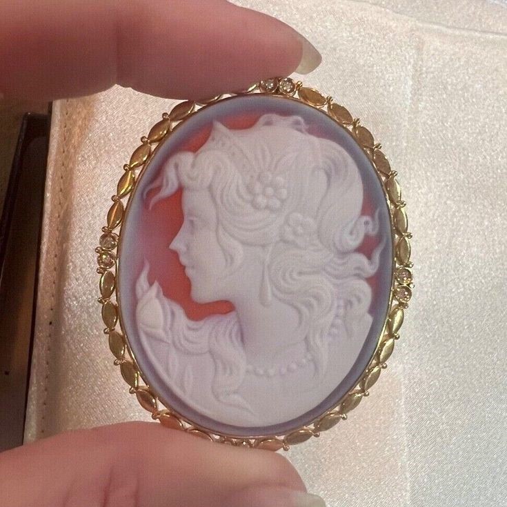 cameo brooch