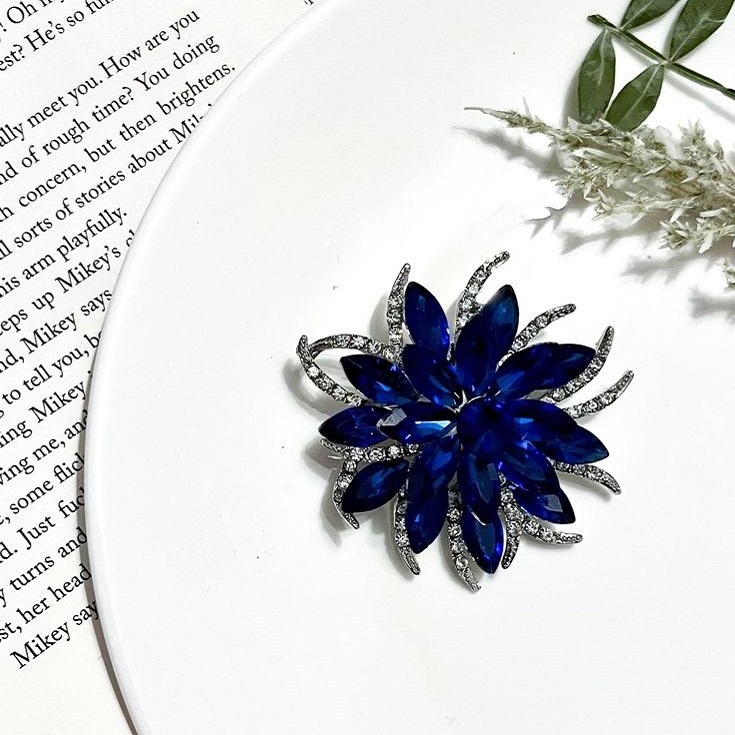 Sapphire Brooch: A Touch of Royalty in Modern Jewelry