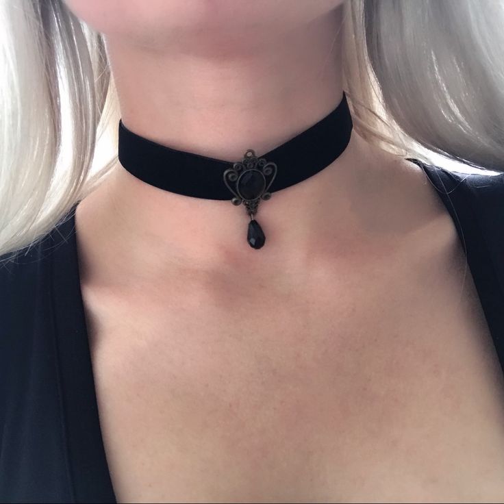 stylish chokers